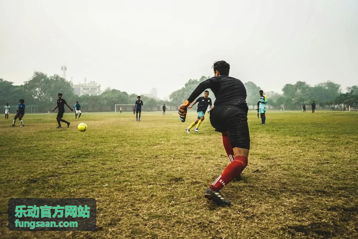 乐动企业团建活动现场团队协作画面